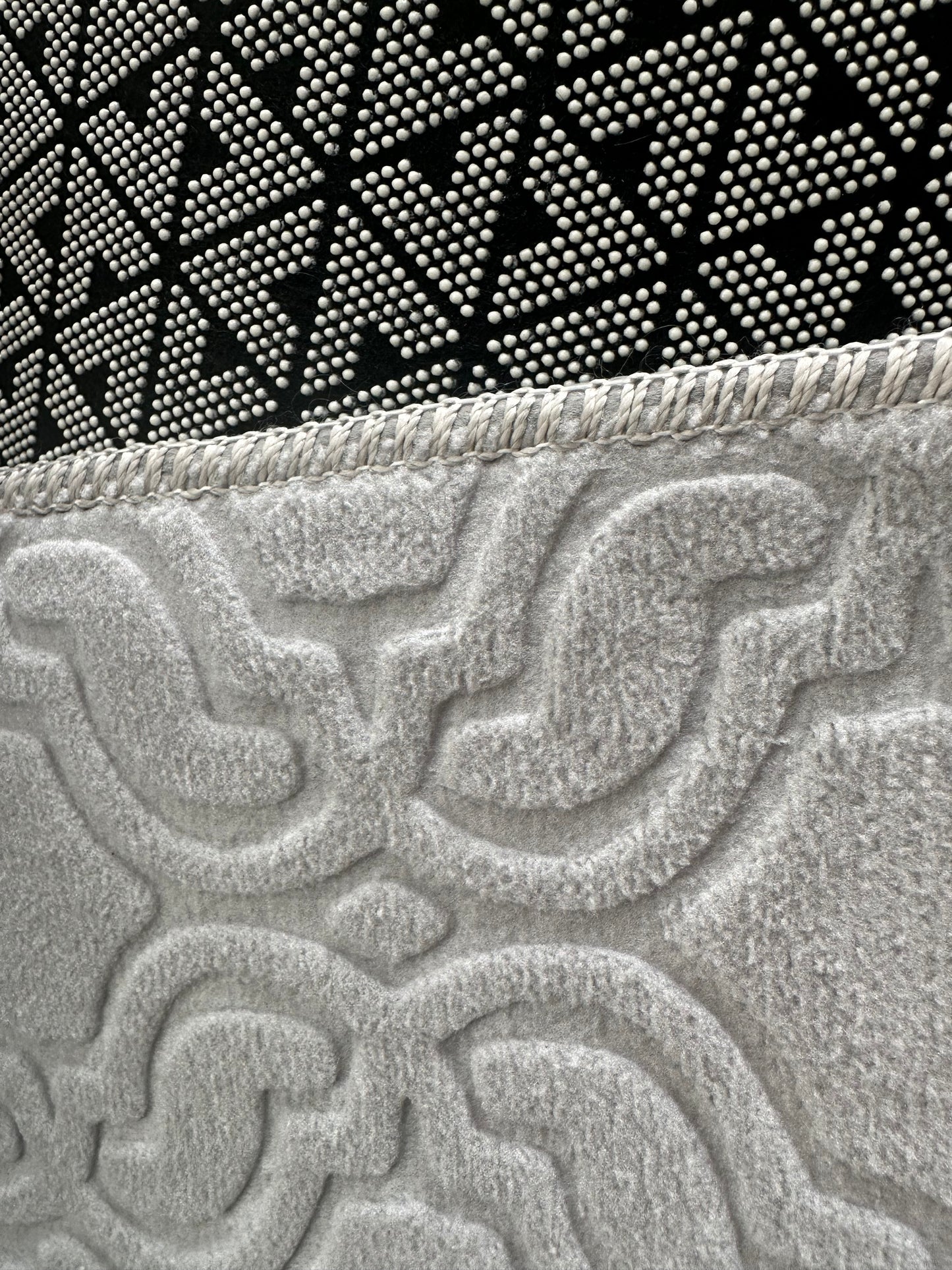 Tapis Passage Gris Relief – Lavable & Antidérapant – Découpe Personnalisée