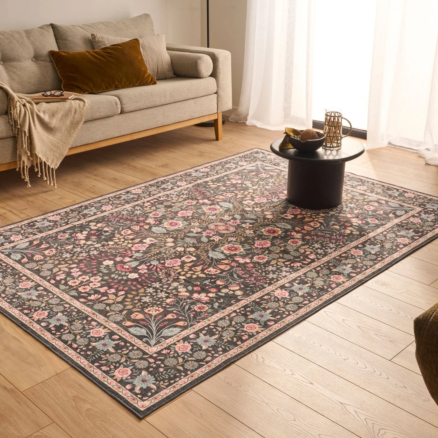 OTTOMAN – Tapis à Motifs Traditionnels Noir