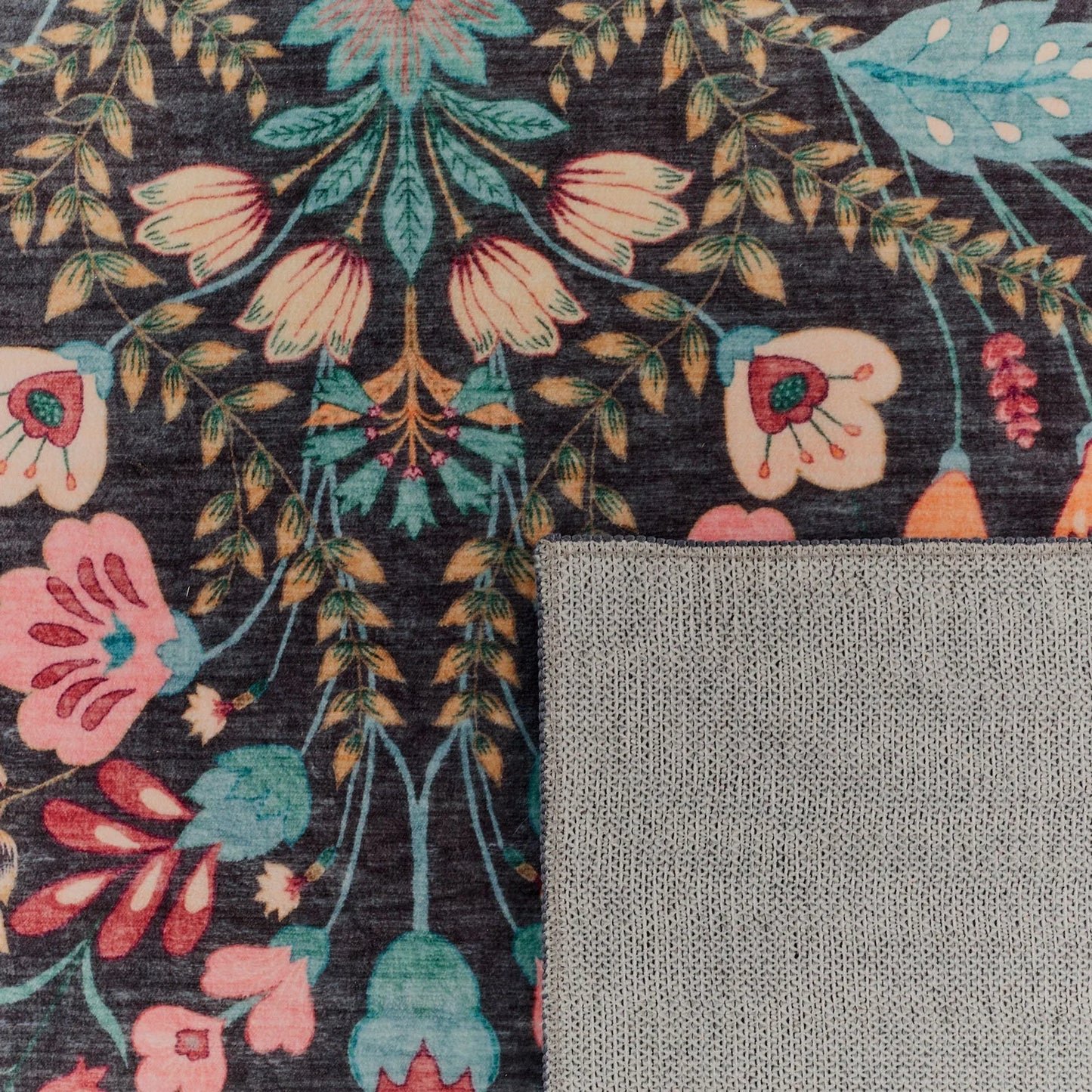 OTTOMAN – Tapis à Motifs Traditionnels Noir